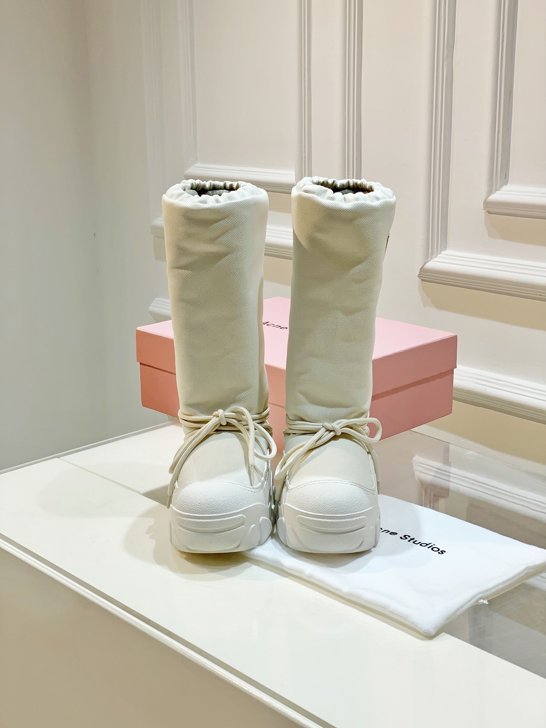 AcneStudios Snow Boots: Stylish, Warm, and Secure Design for Winter Comfort - 图片 3