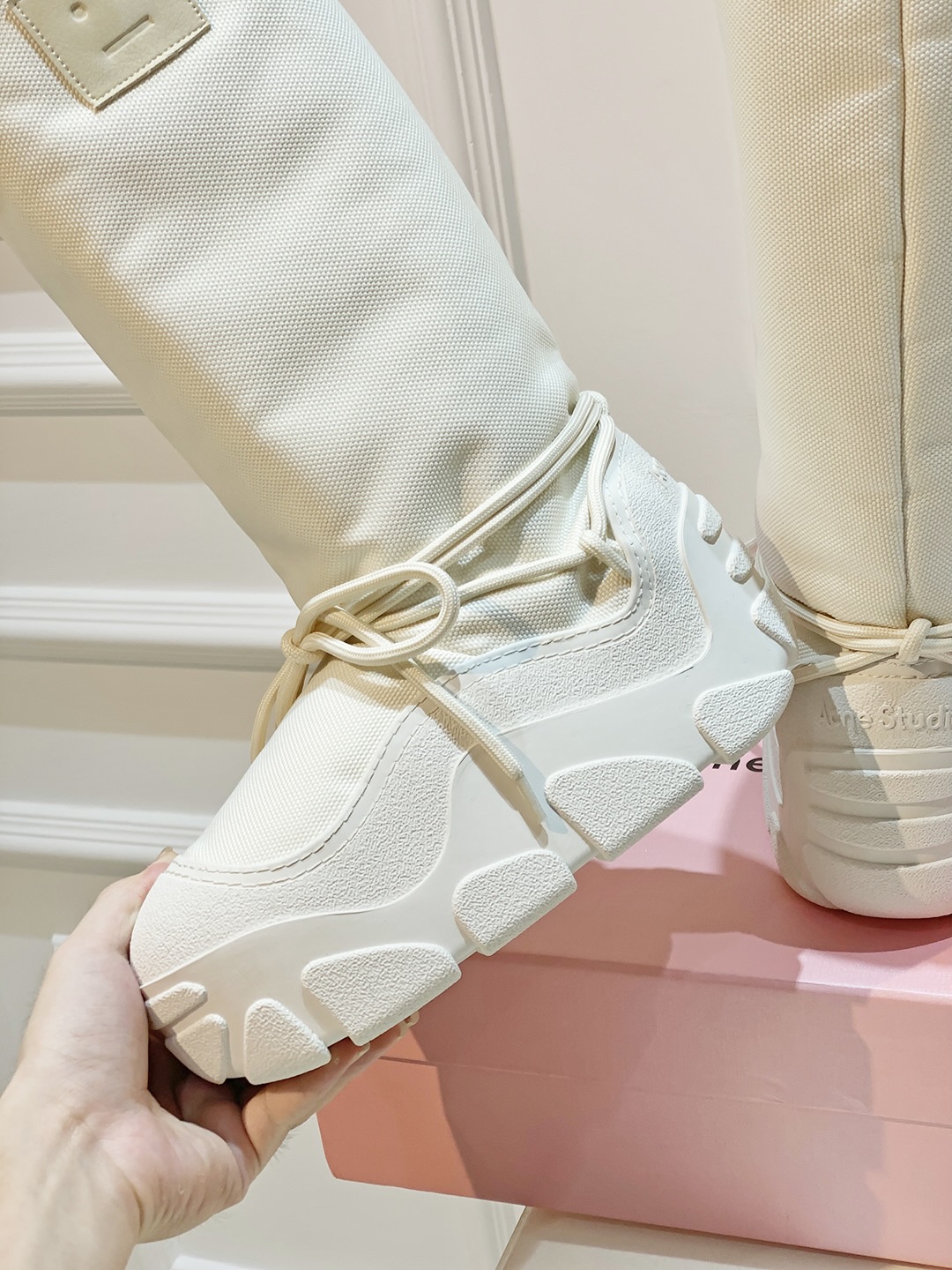 AcneStudios Snow Boots: Stylish, Warm, and Secure Design for Winter Comfort - 图片 7