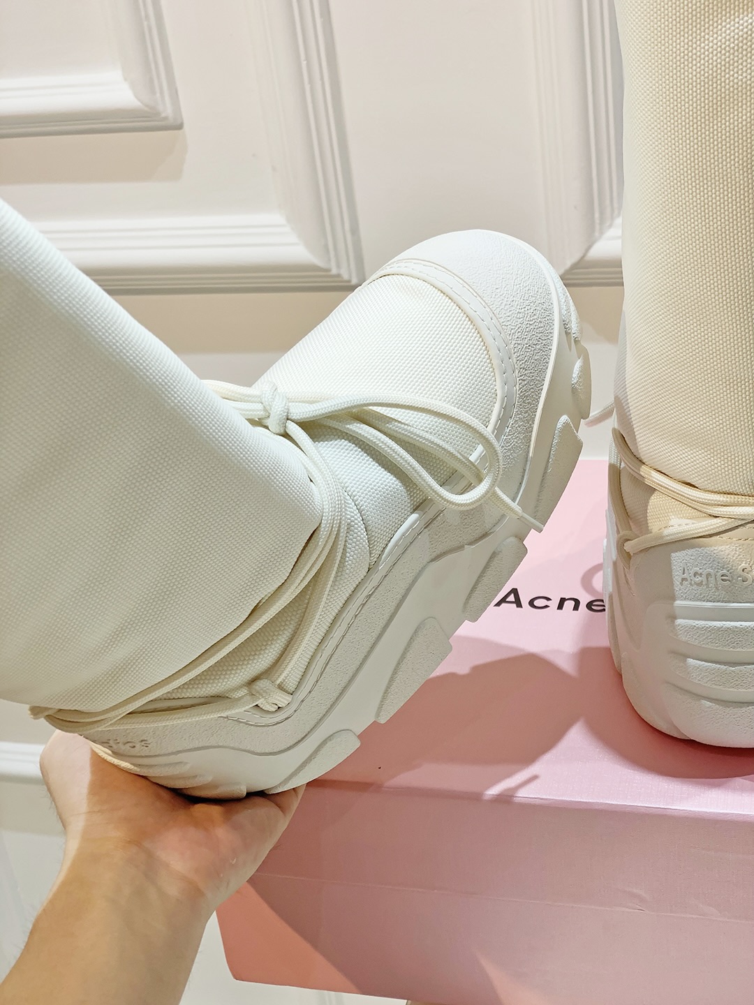 AcneStudios Snow Boots: Stylish, Warm, and Secure Design for Winter Comfort - 图片 8