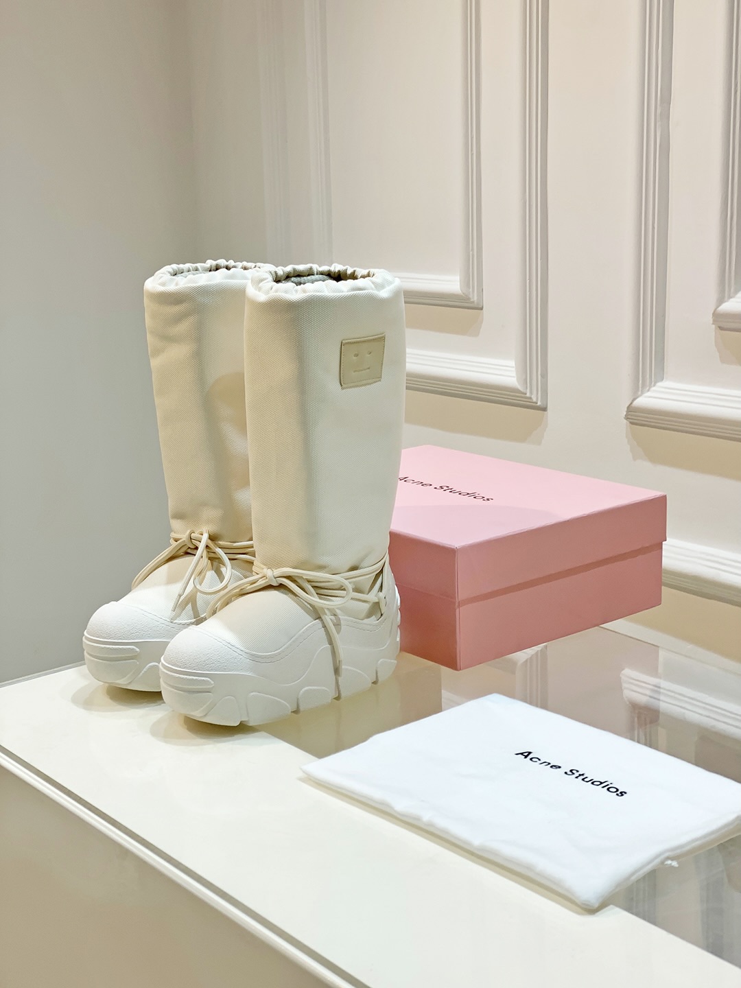 AcneStudios Snow Boots: Stylish, Warm, and Secure Design for Winter Comfort - 图片 2