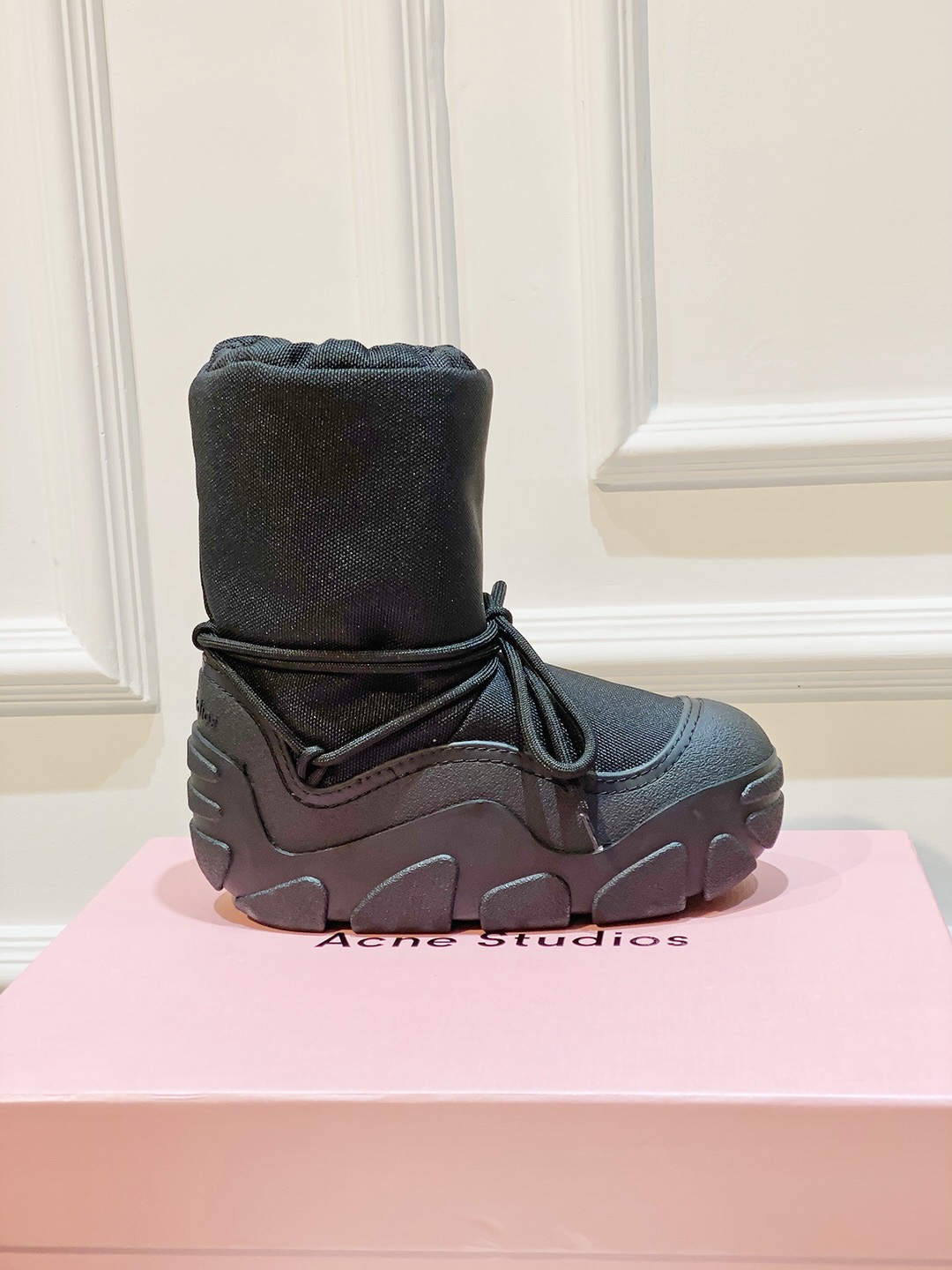AcneStudios Snow Boots: Cute, Warm, and Stylish Winter Protection - 图片 5