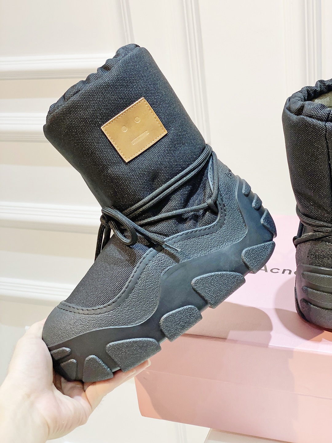 AcneStudios Snow Boots: Cute, Warm, and Stylish Winter Protection - 图片 7