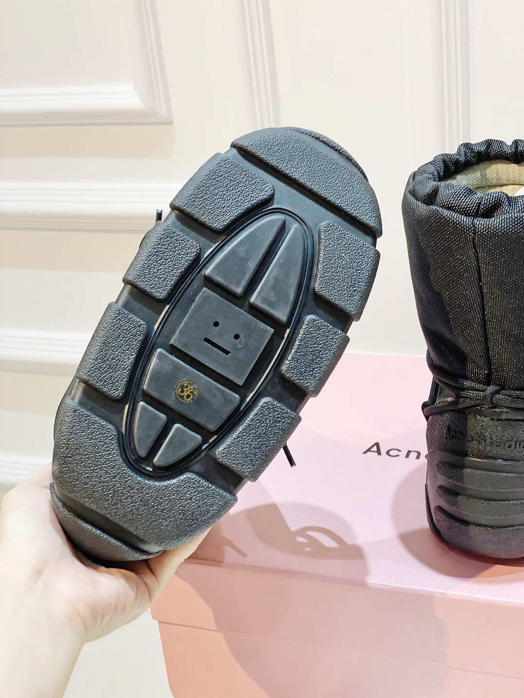 AcneStudios Snow Boots: Cute, Warm, and Stylish Winter Protection - 图片 9