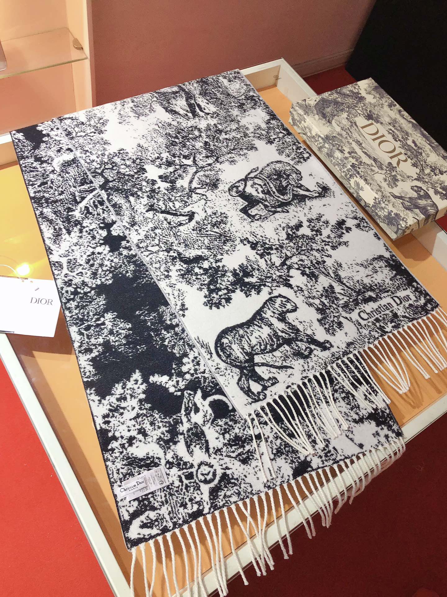 ❄️RDO2444‼️迪奥Sauvage 茹伊印花围巾❗️ 全新演绎 Dior 经典图案。采用山羊绒和羊