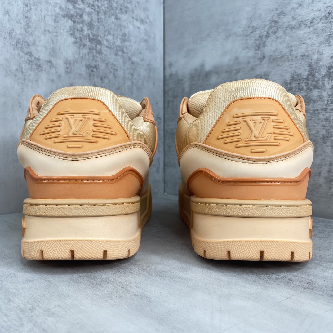 Louis Vuitton 新款上架 LV Louis Vuitton 23S走秀款Trainer 水染胖丁面包滑板鞋 独家开模暗花老花串珠 男款39-45