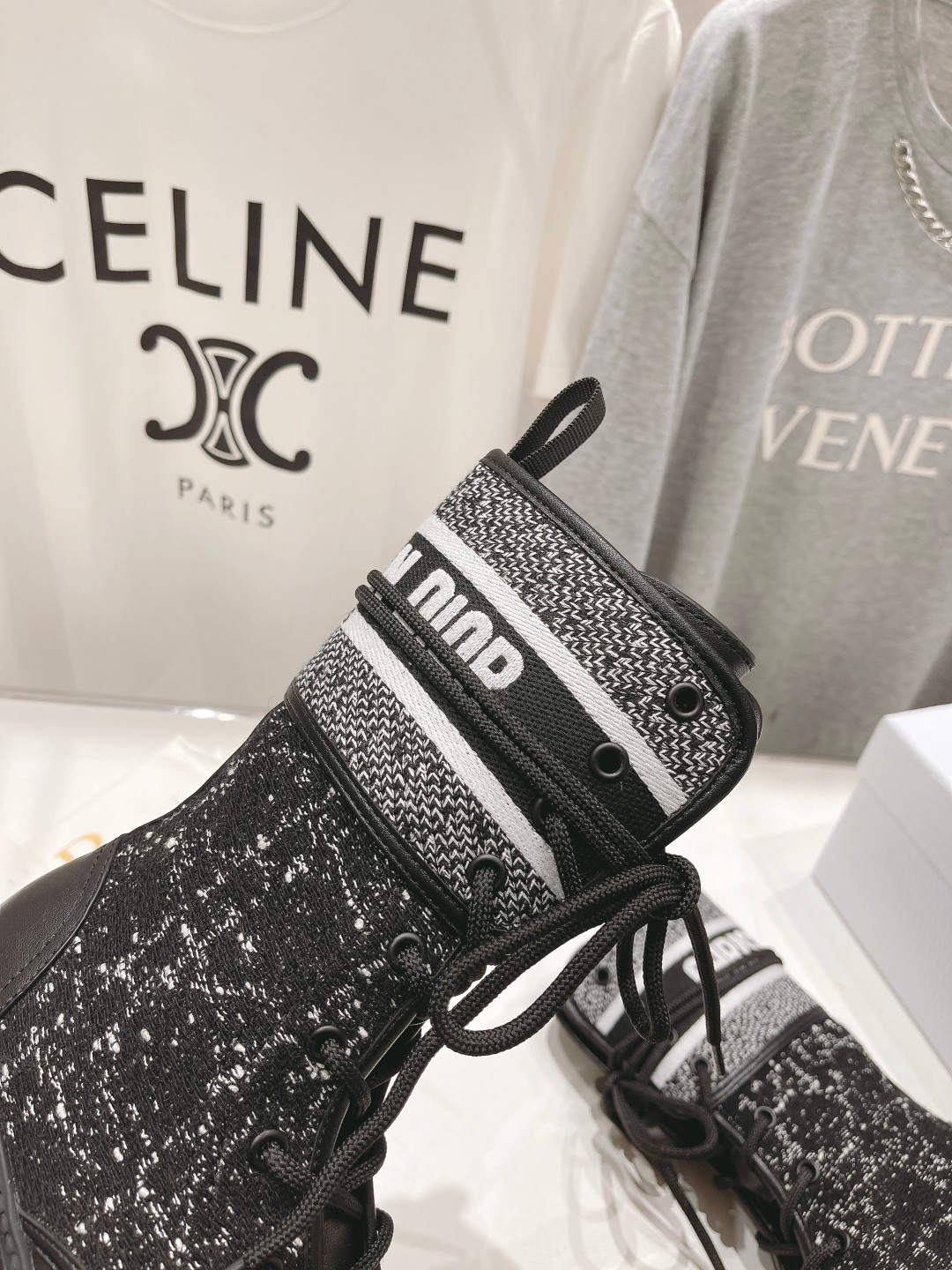 高版本出厂
 Dior/迪奥D家2025ss最新走秀新款绑带长靴机车靴马丁靴～
原版开发细节完美，精致纹