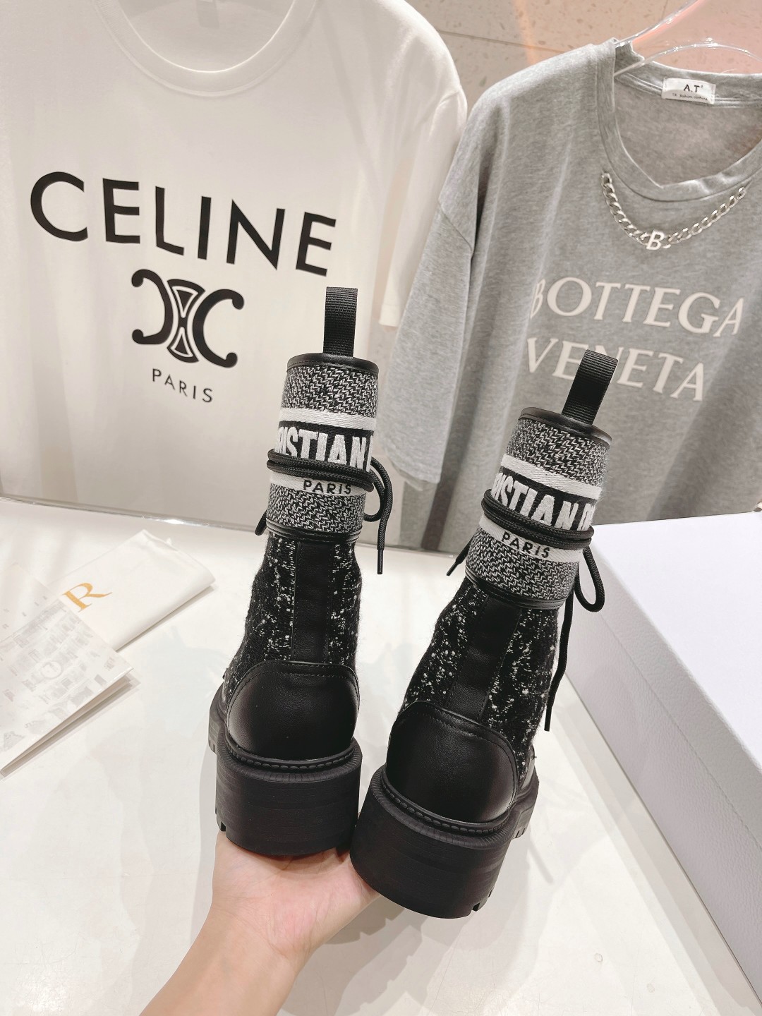 高版本出厂
 Dior/迪奥D家2025ss最新走秀新款绑带长靴机车靴马丁靴～
原版开发细节完美，精致纹