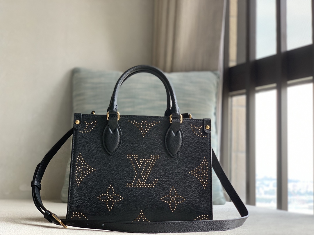 Louis Vuitton LV [ONTHEGO small handbag] M45653 M46733 black (gold nails)