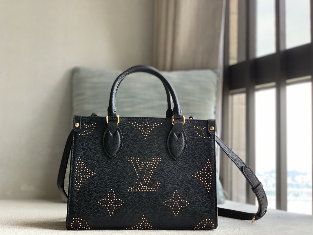 Louis Vuitton LV [ONTHEGO small handbag] M45653 M46733 black (gold nails)