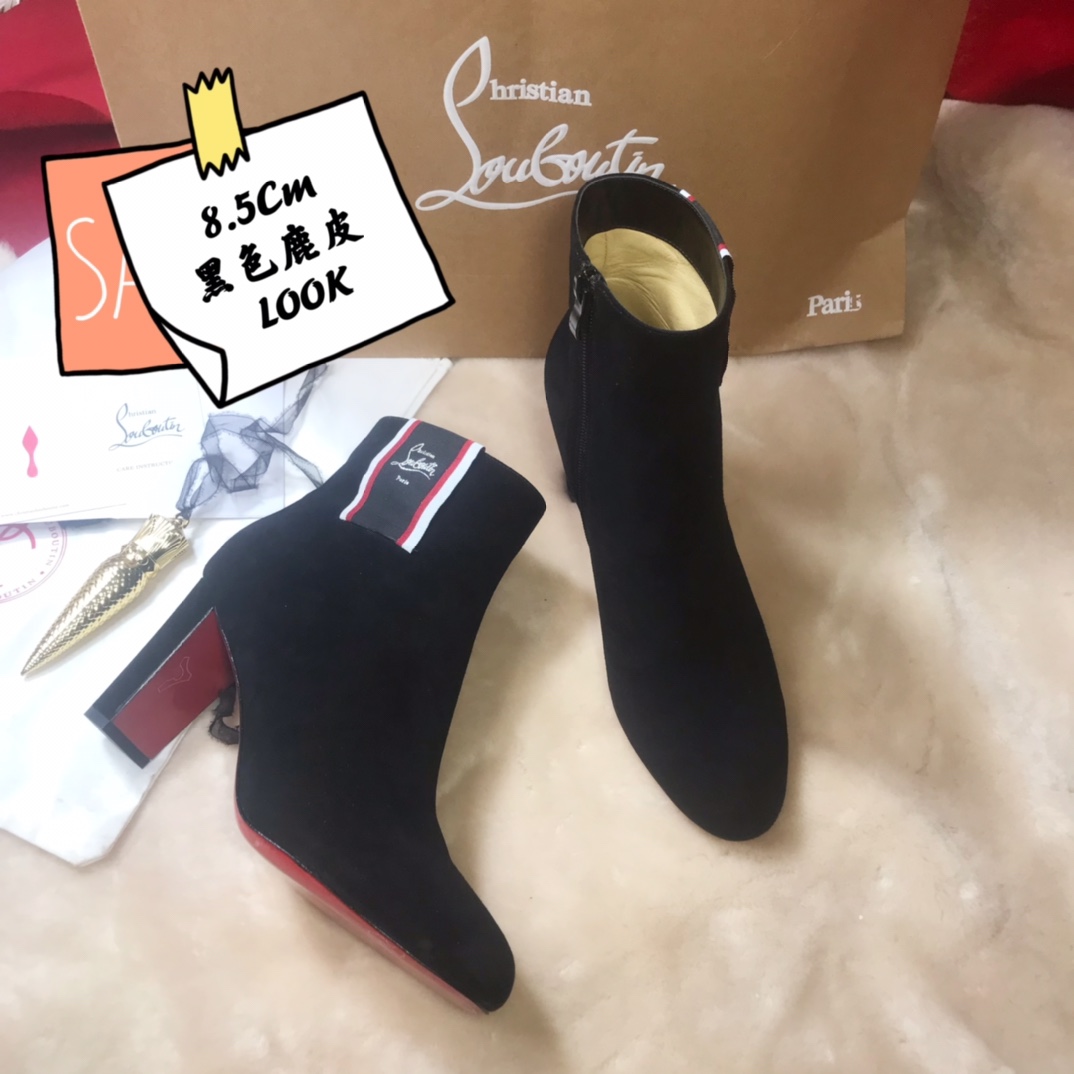 NO:336971,High-end customized 2323 autumn and winter boot series!  H8.5Cm, size 35-42. Private mold trademark zipper. 19-52A black sheep leather. Official website synchronization Standard European code Reference:19-52A Color:black Material:veau velours Lining:goat leather Heel height:10Cm Sole:leather sole Size:EUR 35-42 (US 4-11):,,christian louboutin,boots,sheep19860909高端订制 2323秋冬靴系列！ H8.5Cm,尺码35-42码.私模商标拉链.19-52A黑羊猄皮.官网同步 标准欧码 Reference:19-52A Color:black Material:veau velours Lining:goat leather Heel heigh:10Cm Sole:leather sole Size:EUR 35－42（US 4一11) :,,christian louboutin,boots,sheep,Women's Shoes