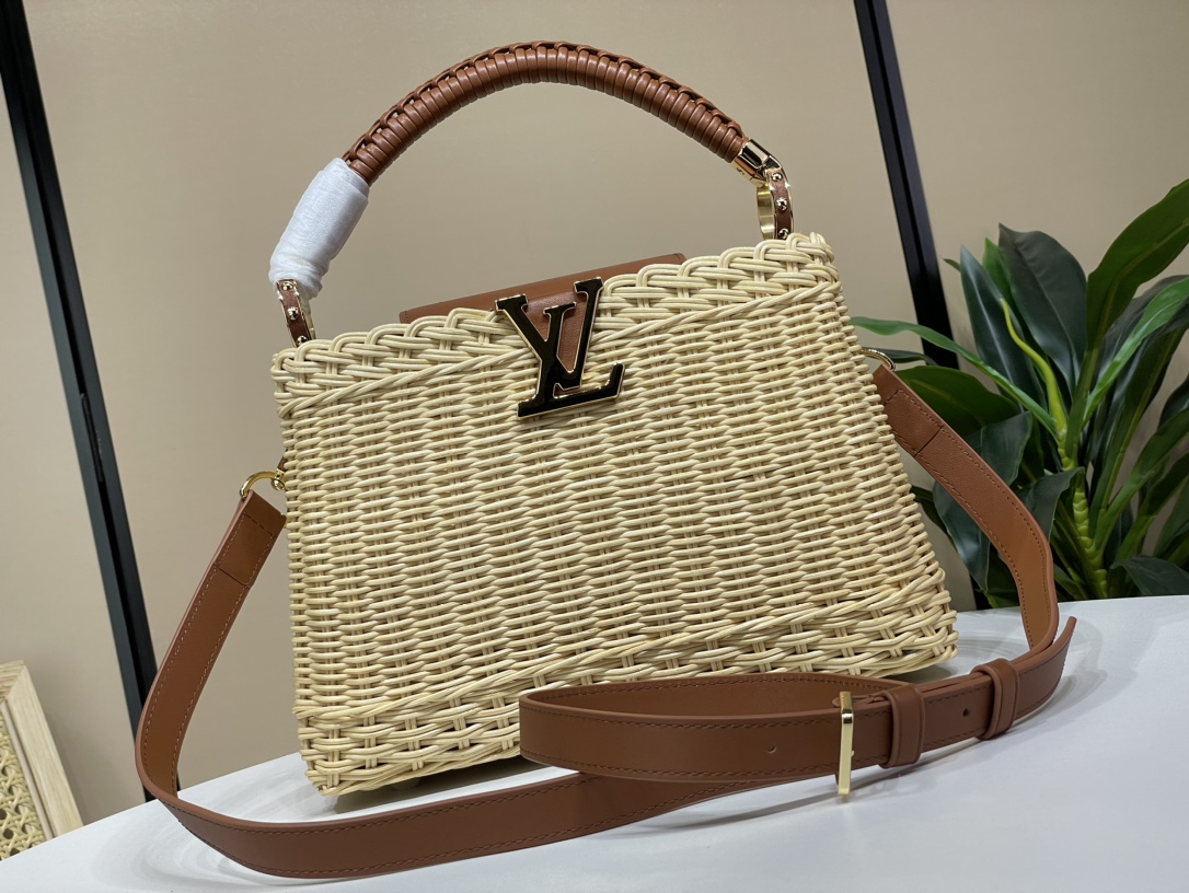 Louis Vuitton LV CAPUCINES BB official m22173 48865 counter version new color brown (woven) handbag. The rattan is soaked in water to soften, and