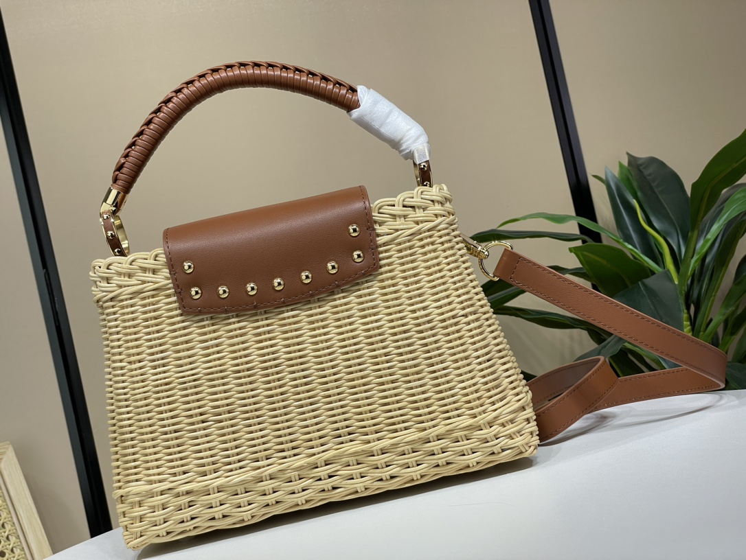Louis Vuitton LV CAPUCINES BB official m22173 48865 counter version new color brown (woven) handbag. The rattan is soaked in water to soften, and