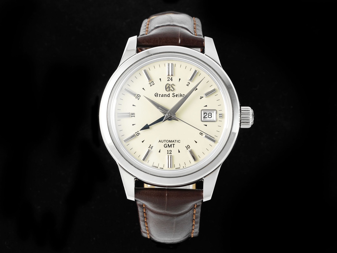 NO:151937,New products are coming - the new model of the Japanese Seiko high-end brand GS is coming, with a fully automatic mechanical watch size of 39.5MM!  Features: The case structure is as good as the original and the assembly method is the same!  1【Movement】The original movement of Japan's NH34/35 has been modified, and the GMT function is the same as the original!  2 [Watch Mirror] The mirror is the same as the genuine product, which uses a pot lid sapphire glass mirror. It is placed at the same angle as the genuine product, maintaining the same transparency and brightness, and a consistent anti-glare effect!  3 [Case] ​​The case is made of stainless steel, with original data opening and top-level polishing. Whether it is the texture or texture, it is close to the original. After polishing and grinding, it shows a unique temperament of exquisite and toughness!  4 [Dial] Restore the authentic dial. The delicate and exquisite dial. The three-dimensional and neat enamel dial is exactly the same as the original. The classic five-sided piece of flower-shaped nails, and the details of the dial A-level workmanship!  5 [Pinner] The imported gs Toffee needle style is grinding process for five-sided grinding, and the cost is 4 times that of ordinary needles!  ,19860909新品来袭——日本精工高级品牌GS新款火爆来袭,全自动机械腕表39.5MM尺寸！ 特点表壳结构跟足原装正品,装配方式原装一致！ 1【机芯】日本NH34/35改原装机芯,GMT功能与原装一致！ 2【表镜】镜面和正品一样采用的是锅盖蓝宝石玻璃镜面,和正品放在同一下角度对比,保持一样的通透明亮度,一致的防炫光效果！ 3【表壳】表壳精钢材质,采用原装数据开模,顶级打磨,不管是纹路还是质感都接近原装,通过抛光打磨处理之后,展现出精致而硬气的独特气质！ 4【表盘】还原正品表盘的还原正品表盘的细腻精致,立体工整的搪瓷盘面和原装一模一样,经典的五面批花字钉,表盘细节做工A级！ 5【表针】表针款式进口gs太妃针五面打磨工艺,造价是普通表针的4倍！,,Watch