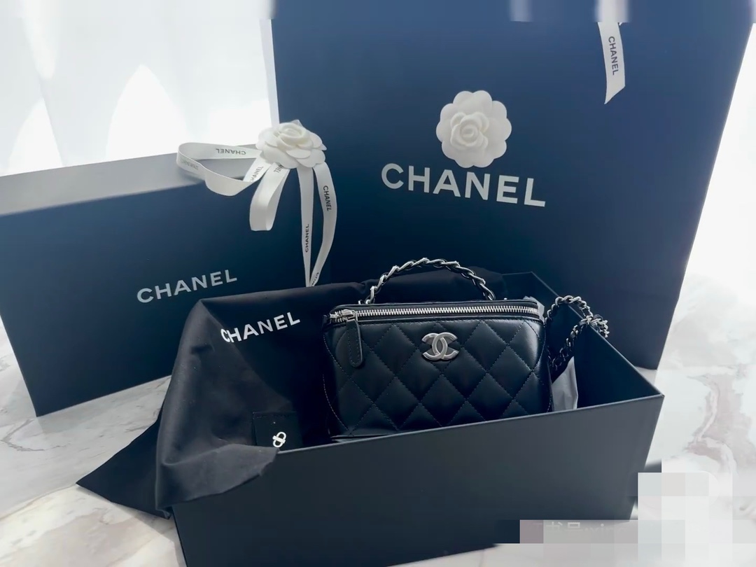 现货现货Ohanel24K新品黑银水钻手柄长盒子包化妆包牛皮手柄黑银皮质是带点纹理的牛皮质感高级耐磨A尺