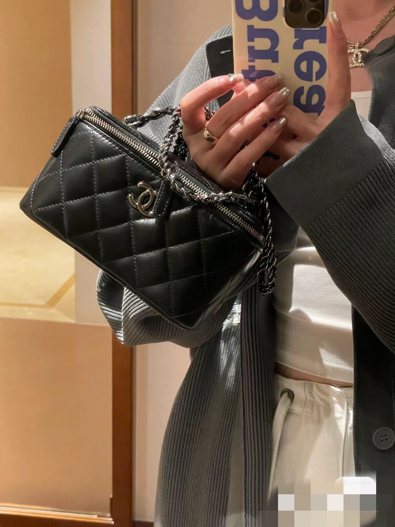 现货现货Ohanel24K新品黑银水钻手柄长盒子包化妆包牛皮手柄黑银皮质是带点纹理的牛皮质感高级耐磨A尺