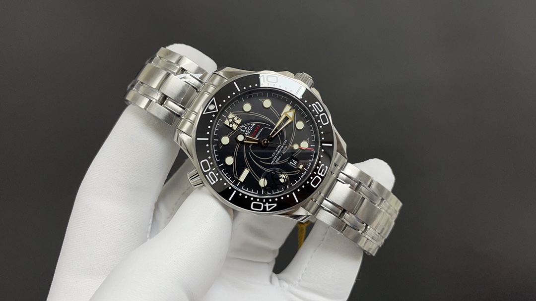 Omega 今日推荐 女王密使007 42mm 8800机