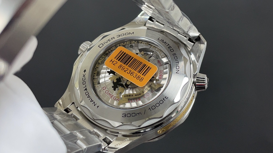 Omega 今日推荐 女王密使007 42mm 8800机