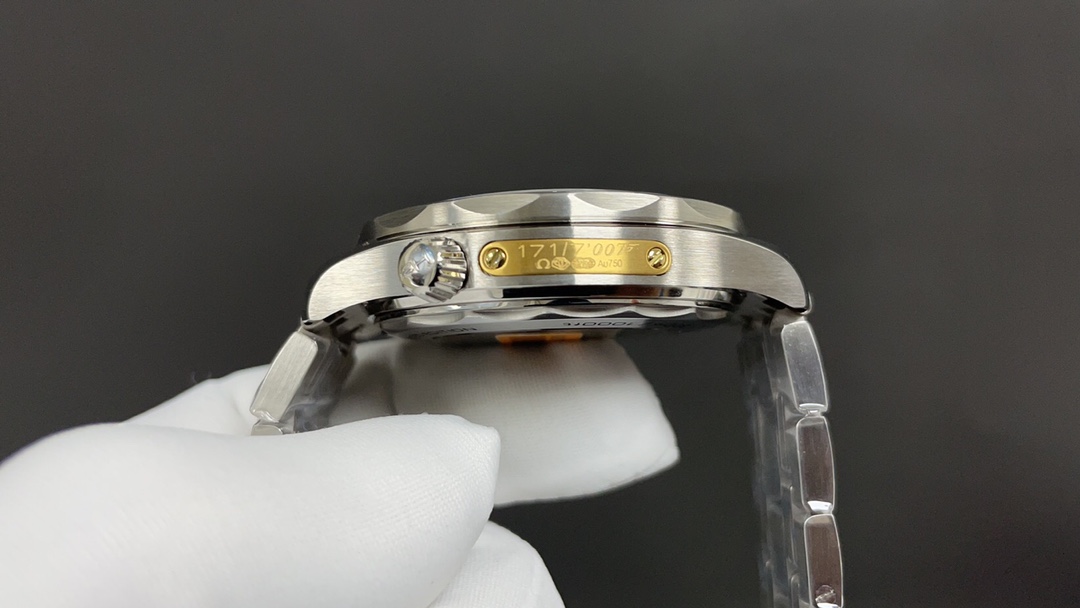 Omega 今日推荐 女王密使007 42mm 8800机