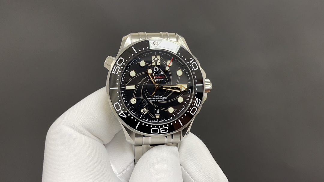 Omega 今日推荐 女王密使007 42mm 8800机
