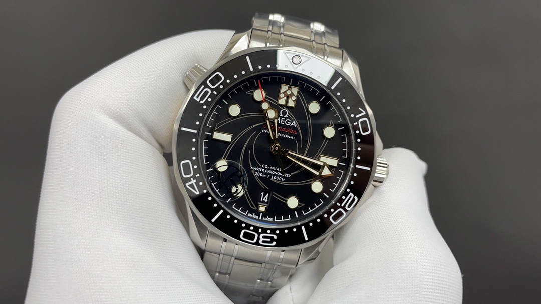 Omega 今日推荐 女王密使007 42mm 8800机
