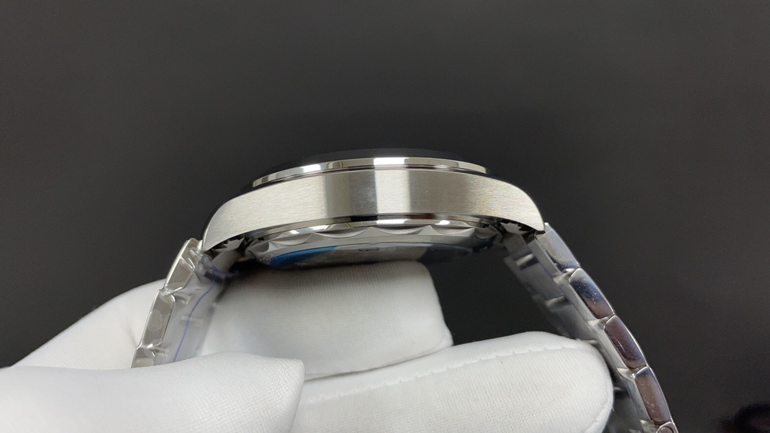 Omega 今日推荐 海马 世界时 43mm 8938机