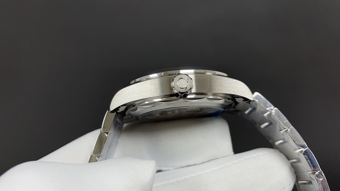 Omega 今日推荐 海马 世界时 43mm 8938机
