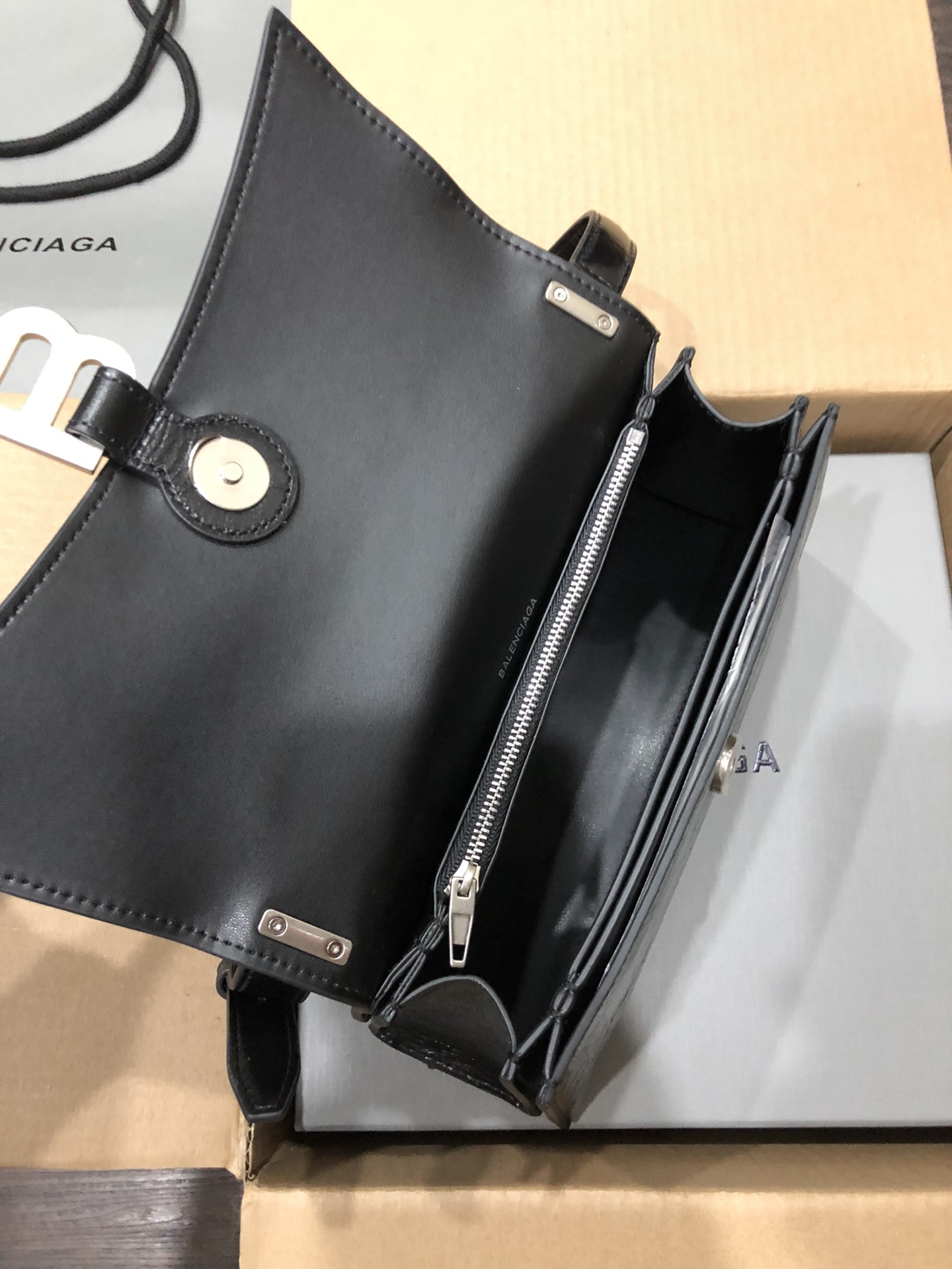 Balenciaga Style Leather Bag style reference detail image 5 from source 776253