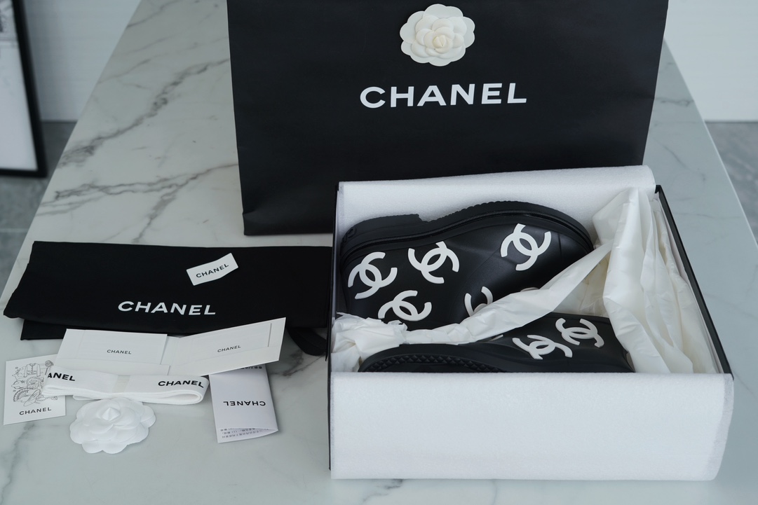 Online Sales
 Chanel Boots Black
