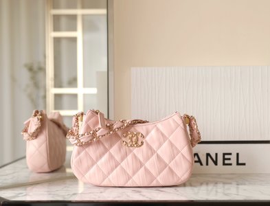 Chanel Luxury Crossbody & Shoulder Bags Light Pink Vintage Gold Calfskin Cowhide Fall/Winter Collection Underarm