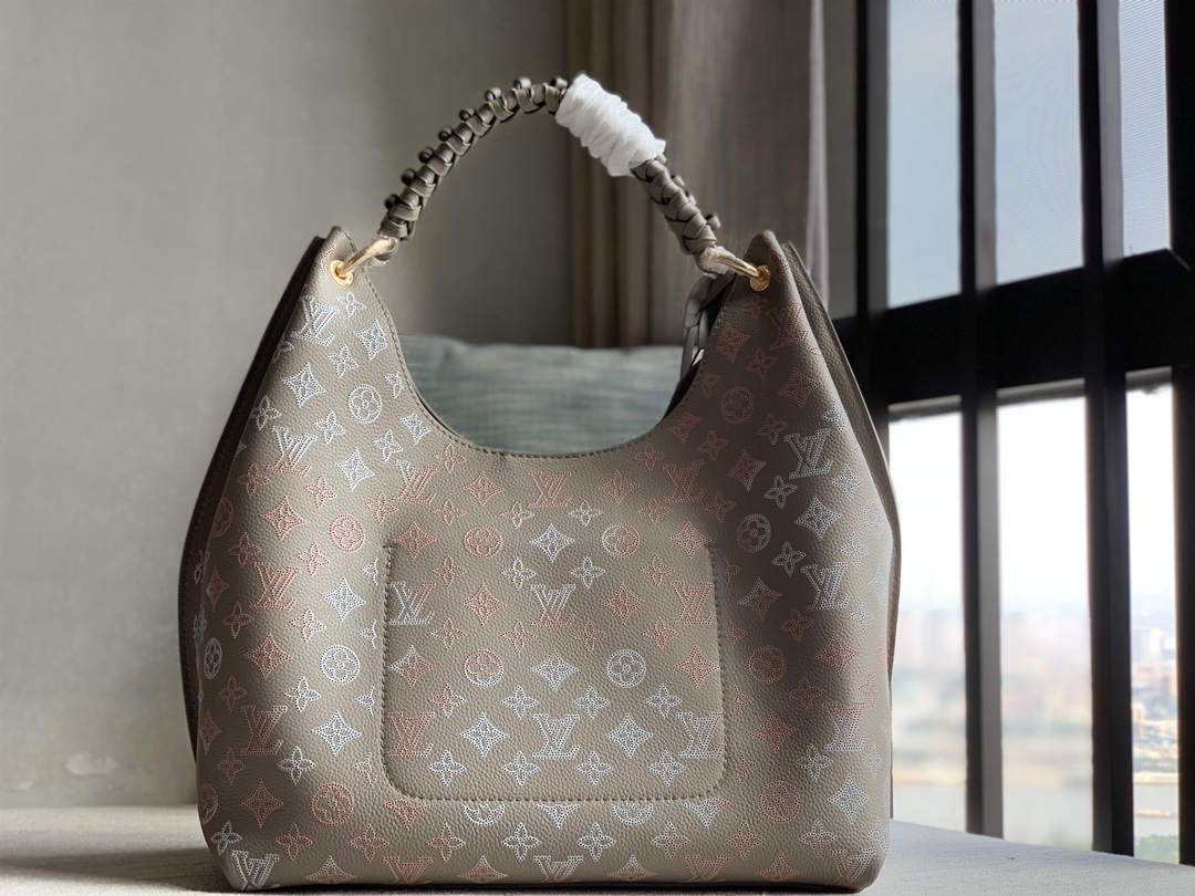 Louis Vuitton 23The latest new products purchased on behalf of others Official M23396