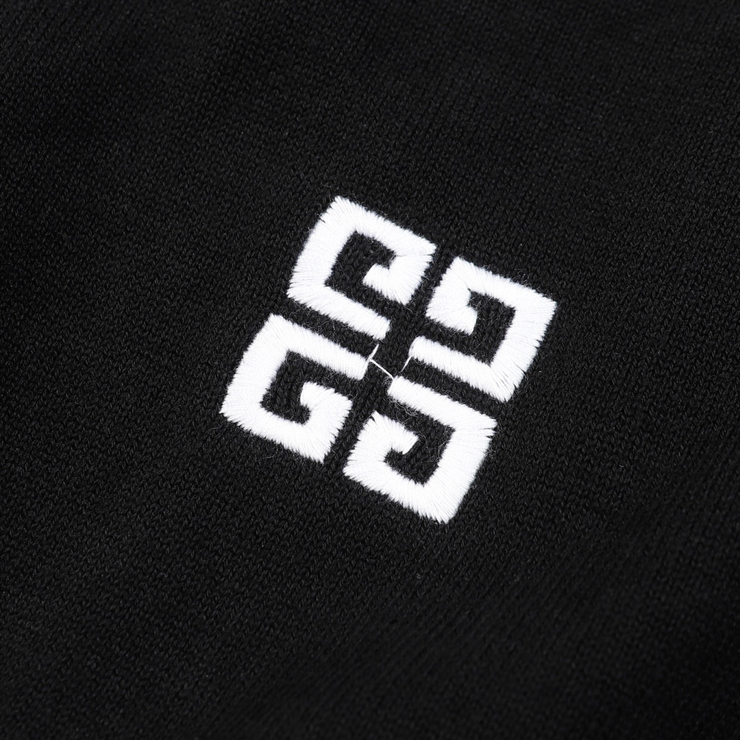Givenchy Classic Logo Knitwear: Premium Craftsmanship and Timeless Style - 图片 5