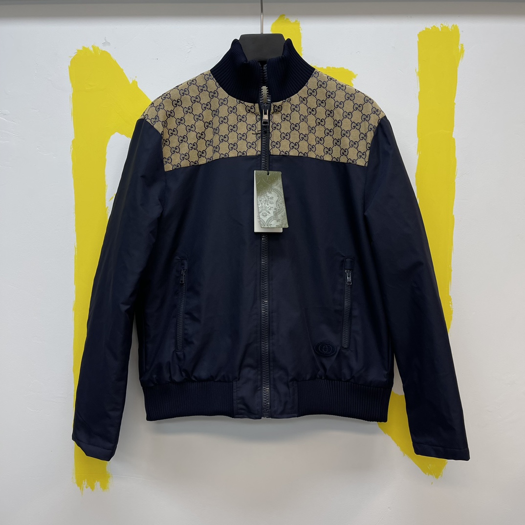 🧧Chaqueta vaquera de mezclilla con estampado de piña de la serie GUCCi Pineapple. Tallas: S-XL. El patrón GG presenta …
