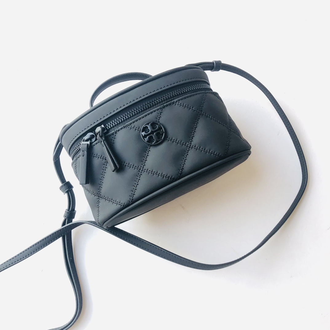 Tory Burch ～Toryburch新款菱格迷你盒子包化妆包，哑光丝绒磨砂质感