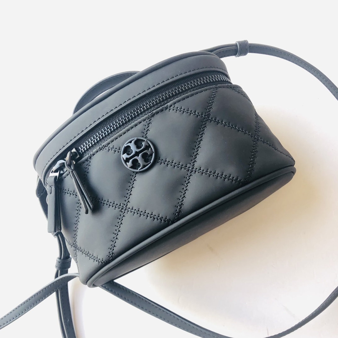 Tory Burch ～Toryburch新款菱格迷你盒子包化妆包，哑光丝绒磨砂质感