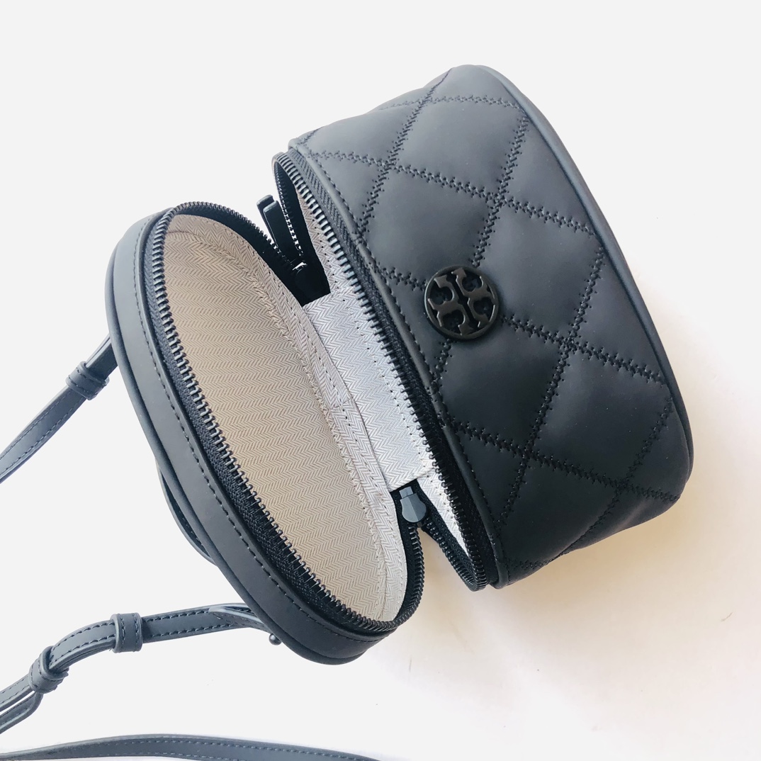 Tory Burch ～Toryburch新款菱格迷你盒子包化妆包，哑光丝绒磨砂质感