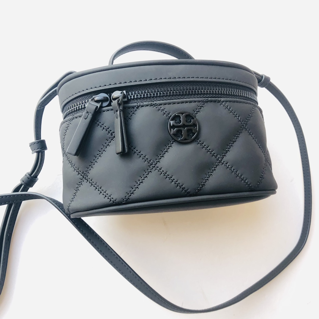 Tory Burch ～Toryburch新款菱格迷你盒子包化妆包，哑光丝绒磨砂质感