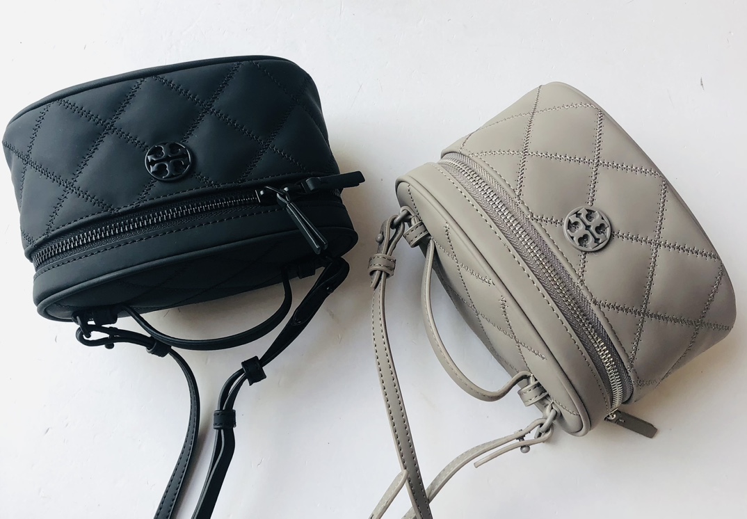 Tory Burch ～Toryburch新款菱格迷你盒子包化妆包，哑光丝绒磨砂质感