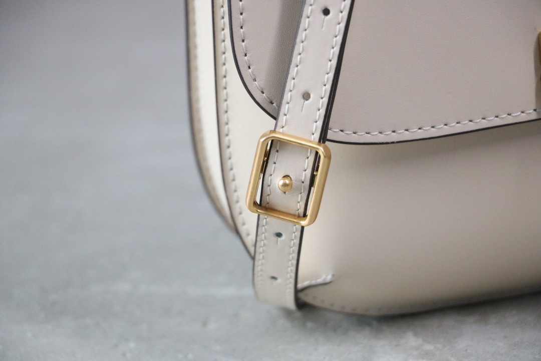 Tory Burch ～同款白色Tory Burch 跑量款，先于官网，你懂的