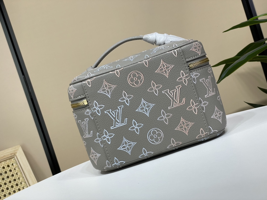 Louis Vuitton Lv NICE mini cosmetic bag official m23550 44495 gray (punched and hollow)