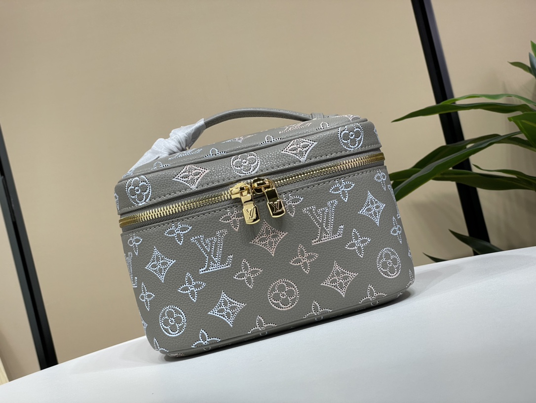 Louis Vuitton Lv NICE mini cosmetic bag official m23550 44495 gray (punched and hollow)