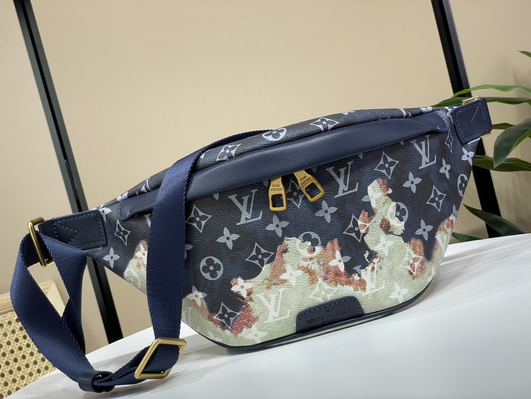 Louis Vuitton lvDiscovery Belt BagM23905 Blue (Guns Fire Rose)