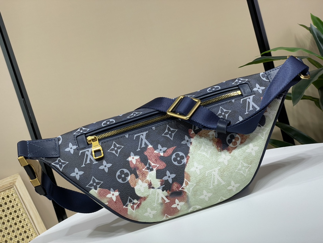 Louis Vuitton lvDiscovery Belt BagM23905 Blue (Guns Fire Rose)
