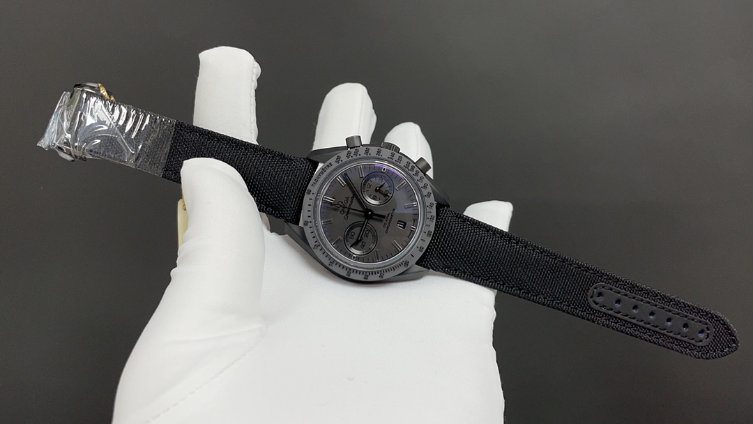 Omega 今日推荐 超霸 墨黑 44mm 9300机