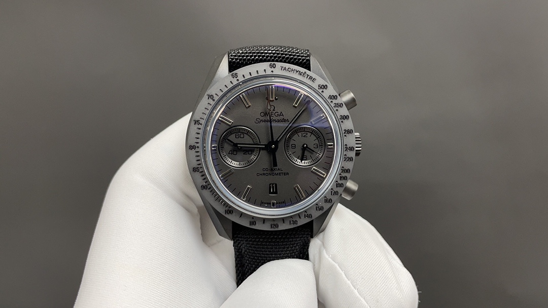 Omega 今日推荐 超霸 墨黑 44mm 9300机