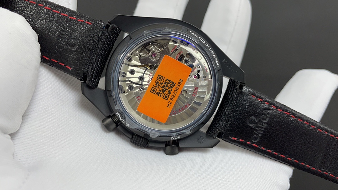Omega 今日推荐 超霸 墨黑 44mm 9300机
