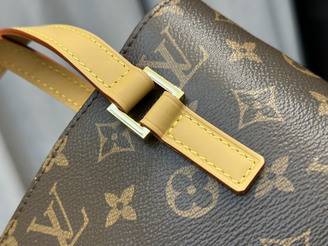 Hermès Luxury Designer Handbag Shoulder Crossbody Bag crafted in premium 3