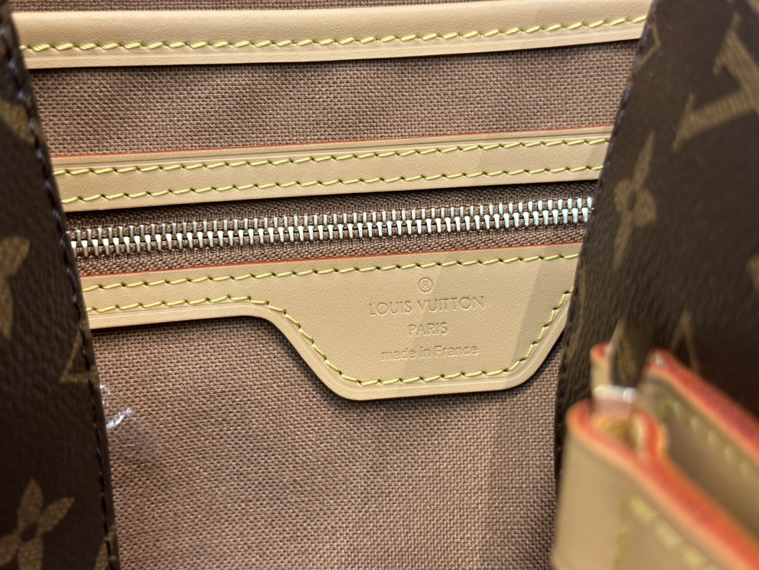 Hermès Luxury Designer Handbag Shoulder Crossbody Bag crafted in premium 9
