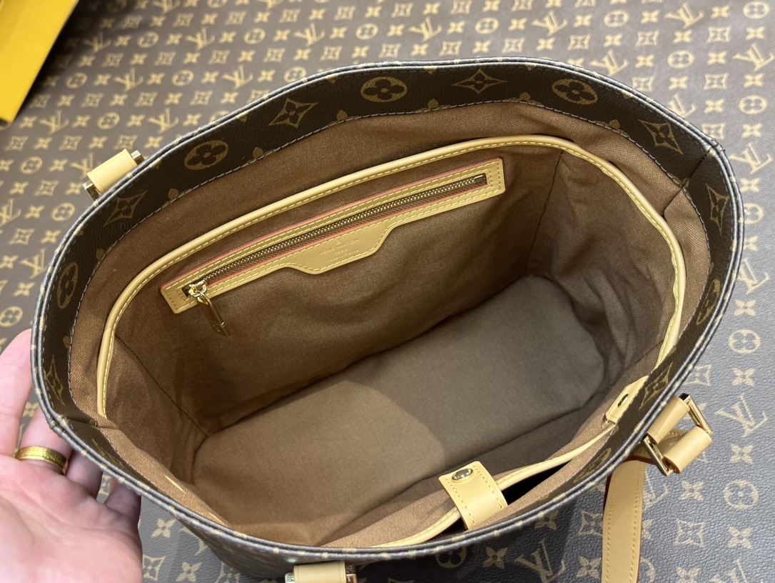 Hermès Luxury Designer Handbag Shoulder Crossbody Bag crafted in premium 8