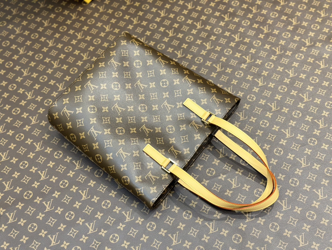 Hermès Luxury Designer Handbag Shoulder Crossbody Bag crafted in premium 2