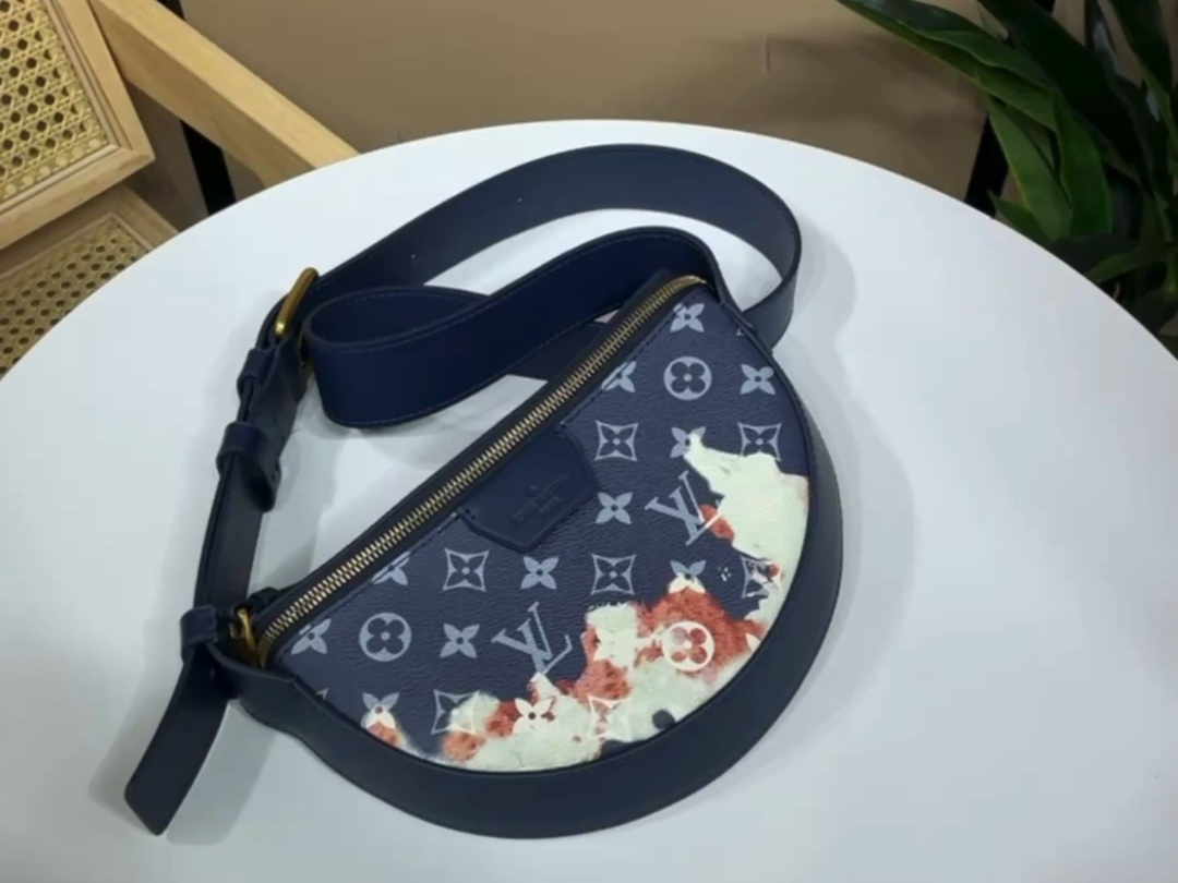 Louis Vuitton LV MOON CROSSBODY handbagM23838 blue (Gunfire Rose) short video